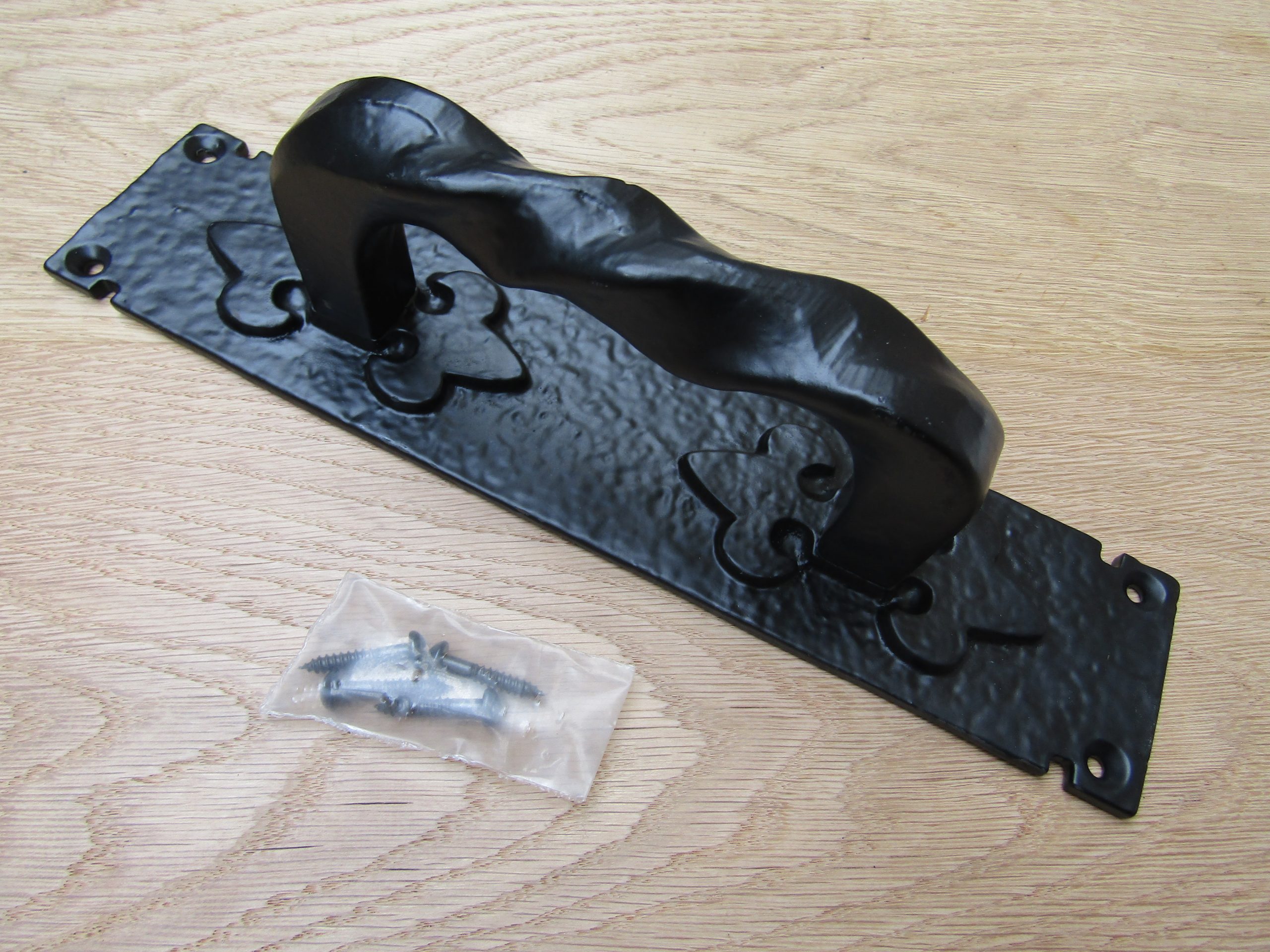Fleur De Lys Handle on Plate Black Antique 12"