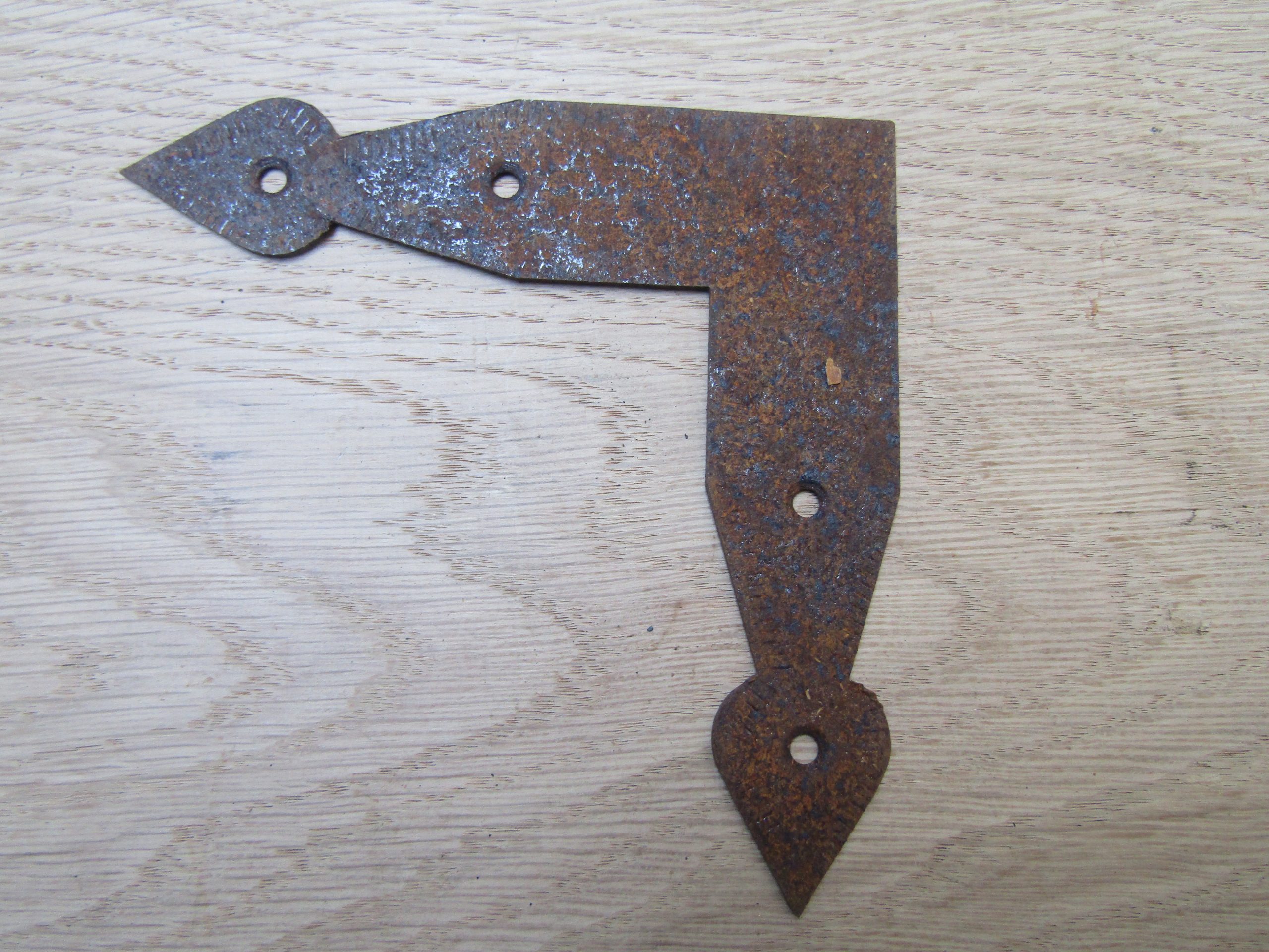 Flat Arrow Head L Plate Rust